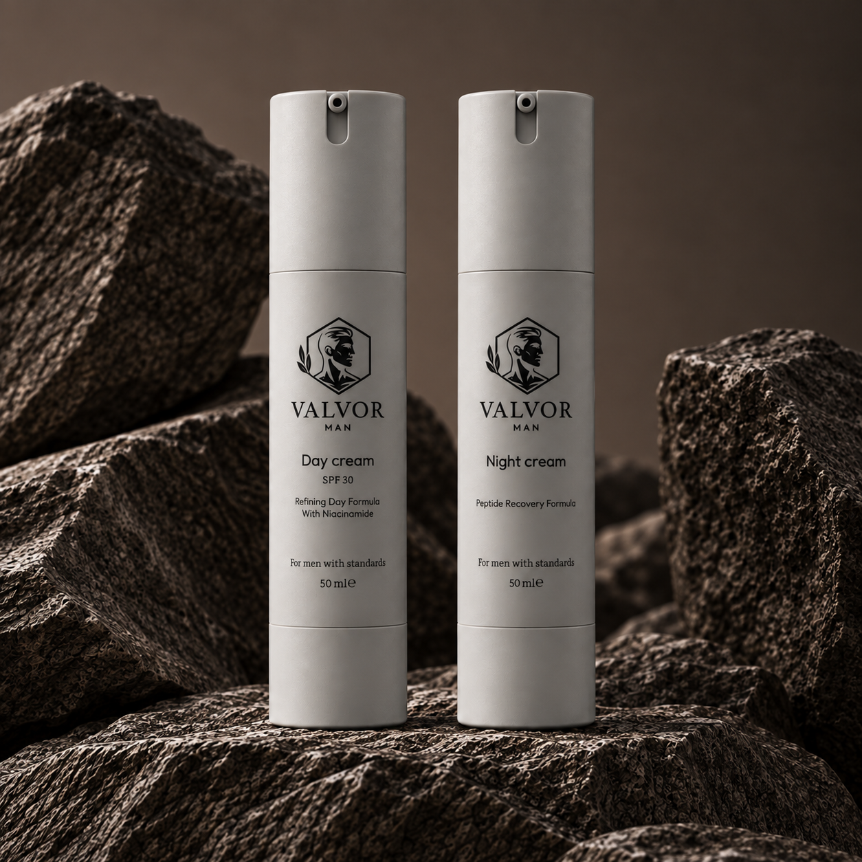 Day Cream SPF 30 en Night Cream op donkere steen